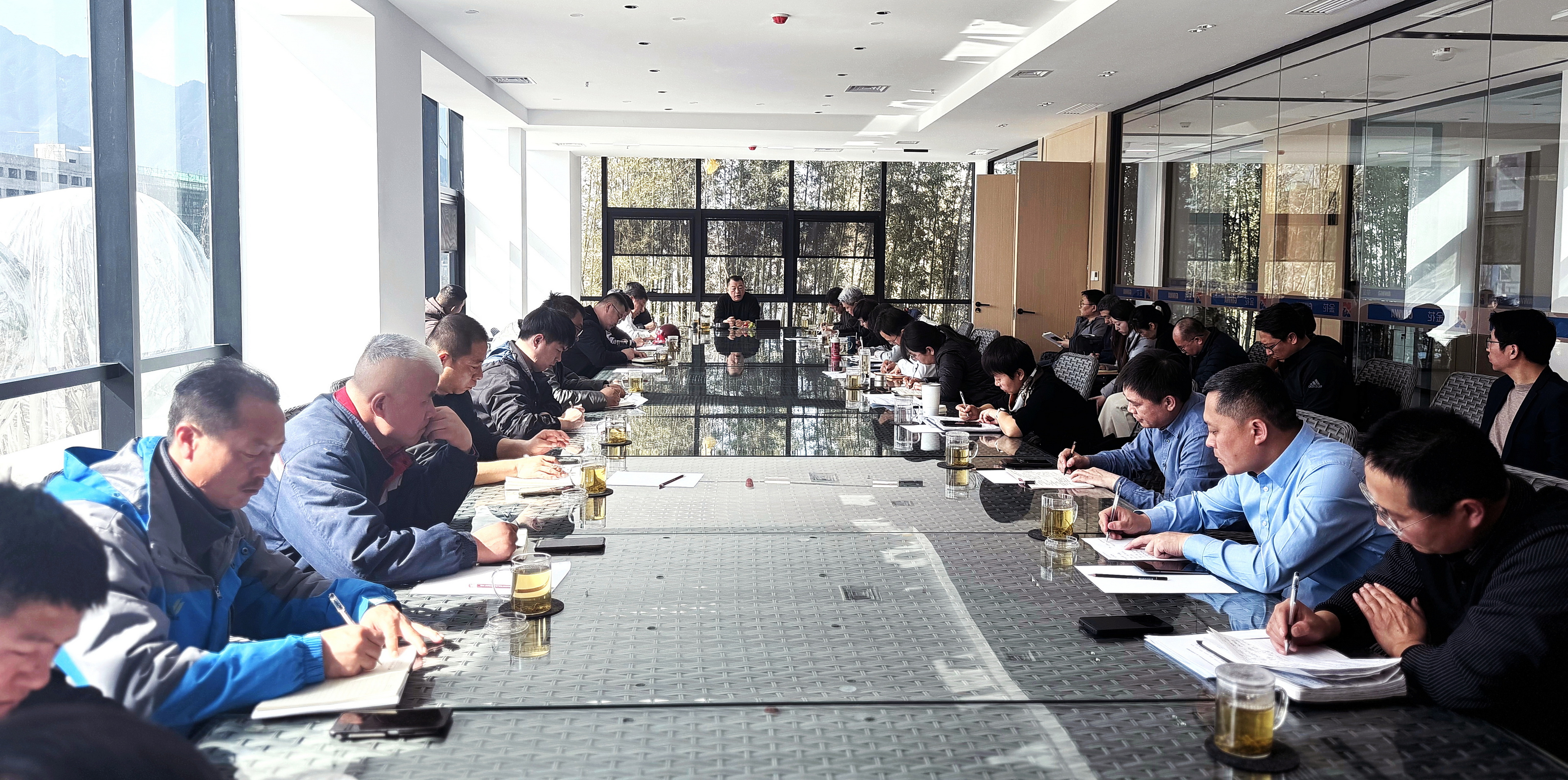 PT视讯(中国区)官网股份董事长邢雅江携经营管理团队一行对草堂项目施工现场进行全面巡查 PT视讯(中国区)官网股份董事长邢雅江携经营管理团队一行对草堂项目施工现场进行全面巡查