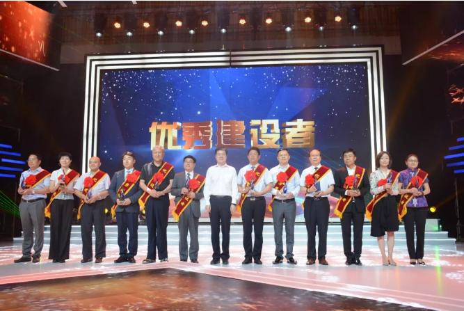 吴一坚荣获西安市高新区“优秀建设者”荣誉称号 吴一坚荣获西安市高新区“优秀建设者”荣誉称号
