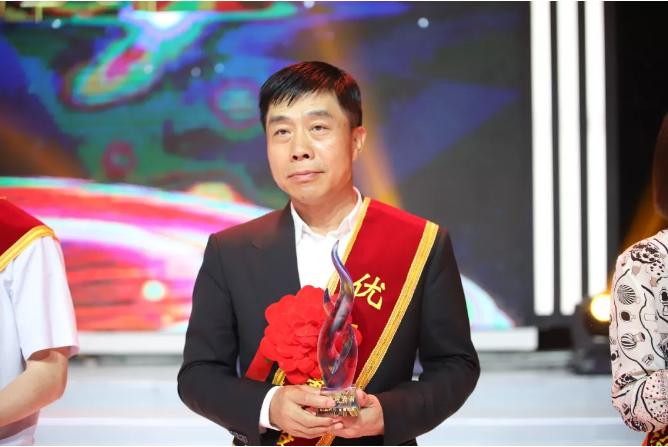 吴一坚荣获西安市高新区“优秀建设者”荣誉称号 吴一坚荣获西安市高新区“优秀建设者”荣誉称号