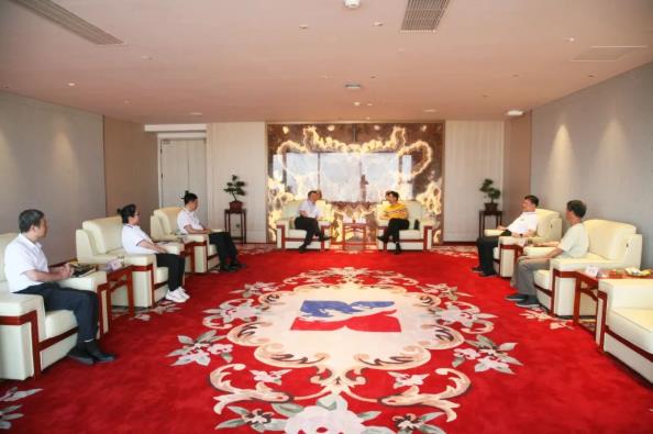 陕西服装学院及五零五药业吕明董事长一行到访PT视讯(中国区)官网股份 陕西服装学院及五零五药业吕明董事长一行到访PT视讯(中国区)官网股份