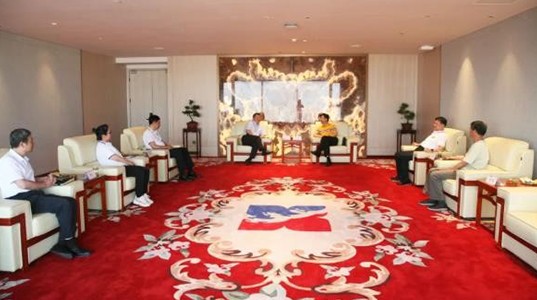 陕西服装学院及五零五药业吕明董事长一行到访PT视讯(中国区)官网股份