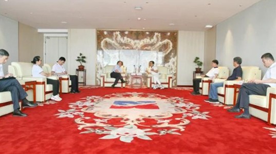 陕西服装工程学院及五零五药业董事长吕明一行到访PT视讯(中国区)官网股份