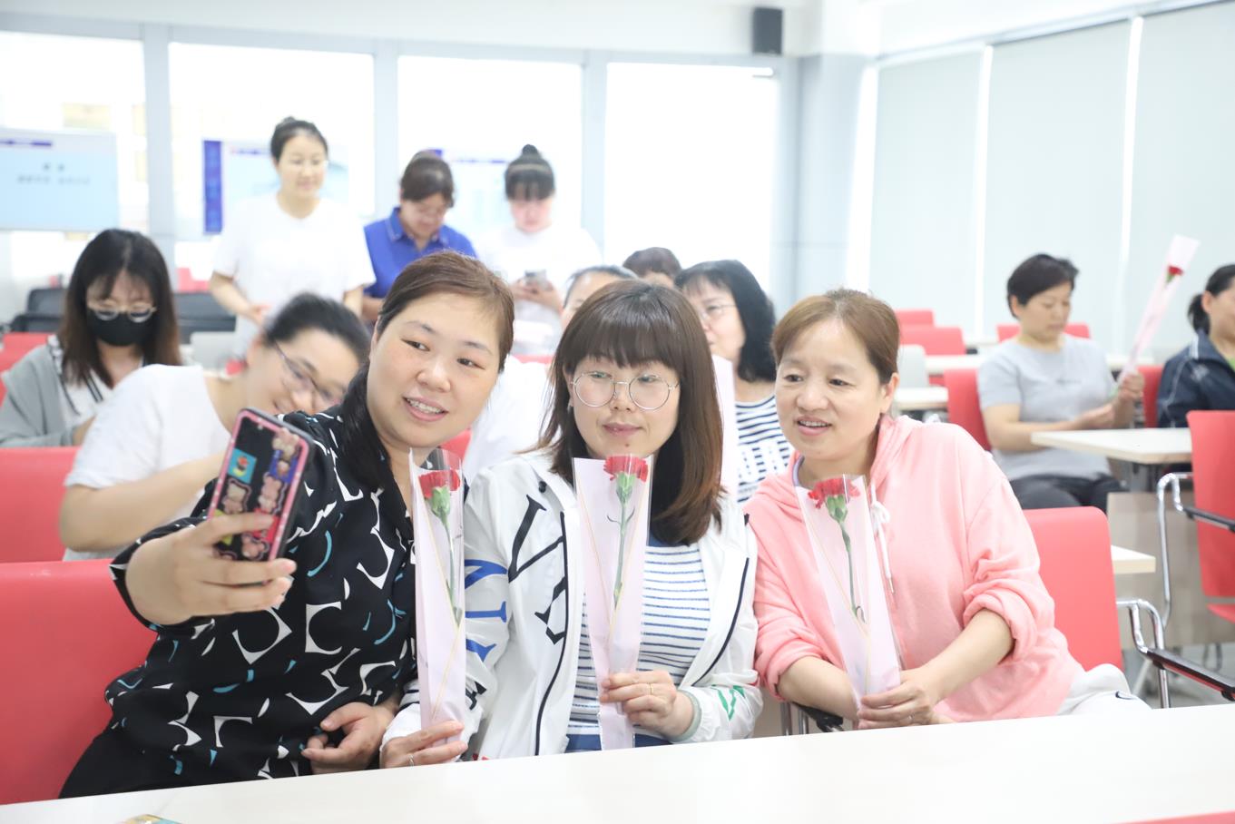 2022年PT视讯(中国区)官网股份母亲节观影活动