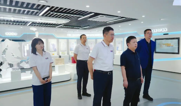 汉中经济技术开发区党工委副书记、管委会主任王学忠一行莅临PT视讯(中国区)官网股份考察座谈